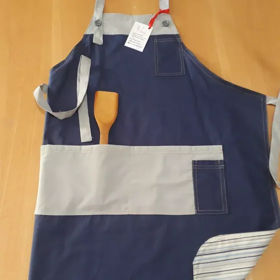Tablier bleu marine, Maison fait main au Maroc