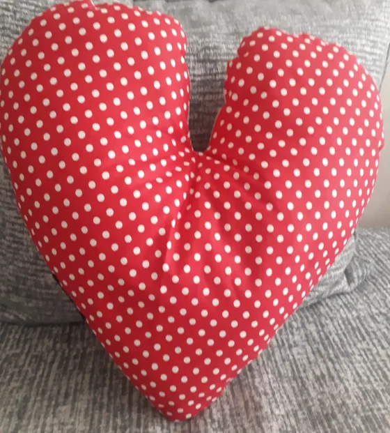 Coussin coeur à pois, Maison fait main au Maroc