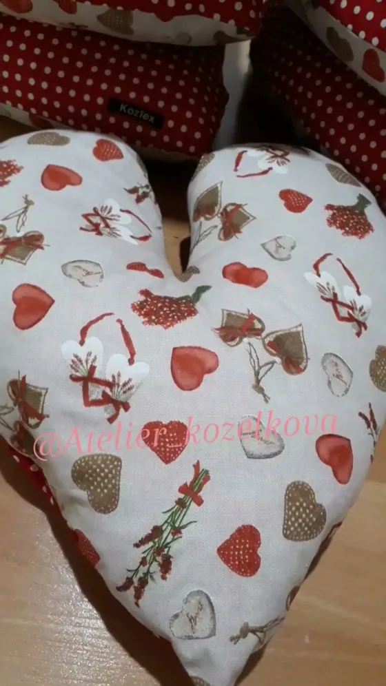 Coussin coeur fleuri, Maison fait main au Maroc