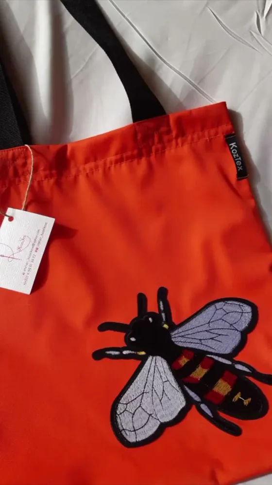 Sac abeille brodée, Sacs fait main au Maroc
