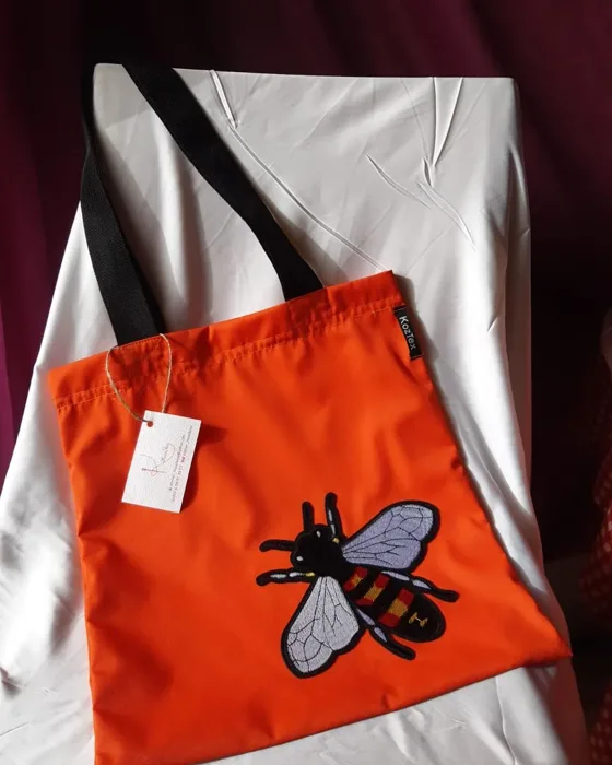 Sac abeille brodée, Sacs fait main au Maroc