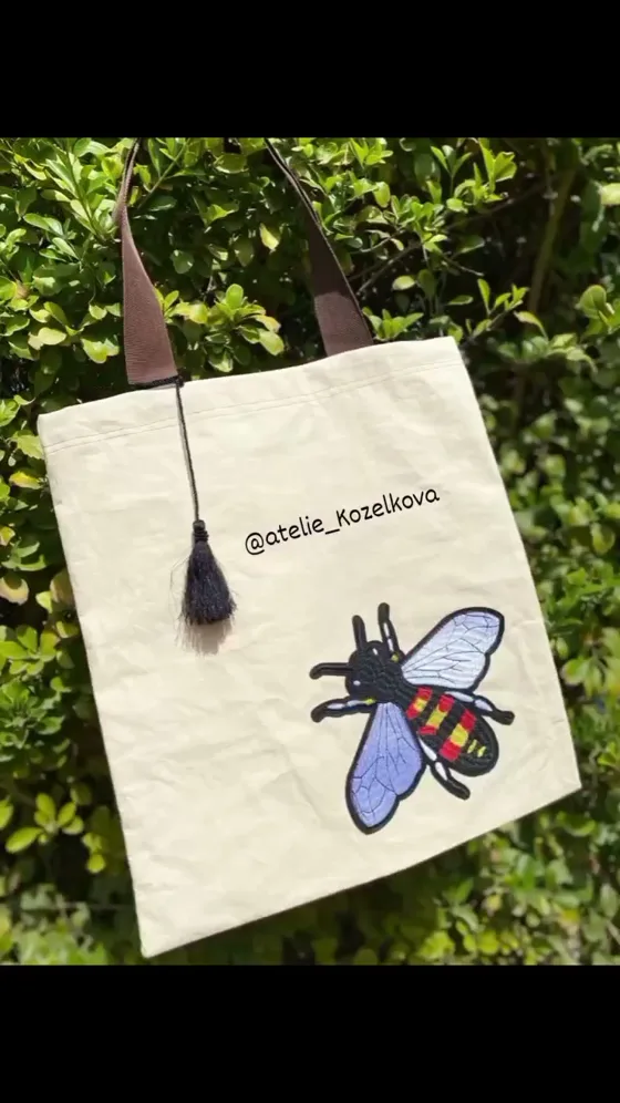 Cabas abeille brodée, Sacs fait main au Maroc