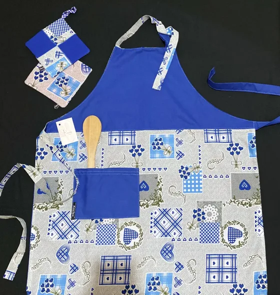 Tablier de cuisine bleu, Maison fait main au Maroc