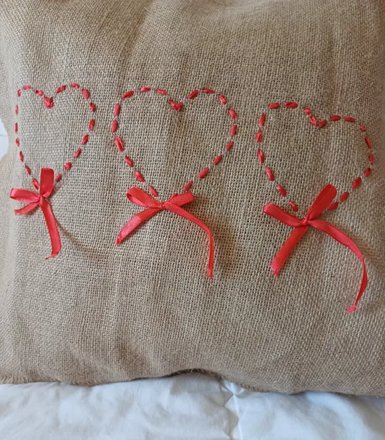 Coussin trois coeurs, Maison fait main au Maroc