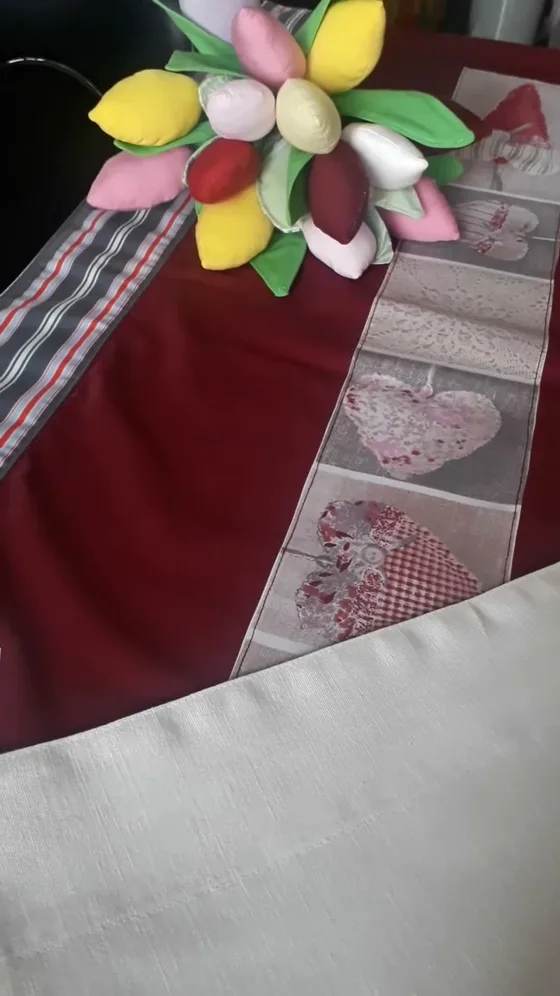 Chemin de table, Maison fait main au Maroc