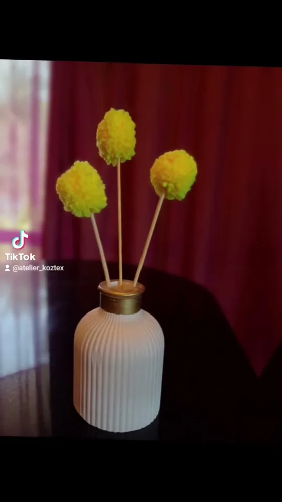 Fleurs en pompons, Déco fait main au Maroc
